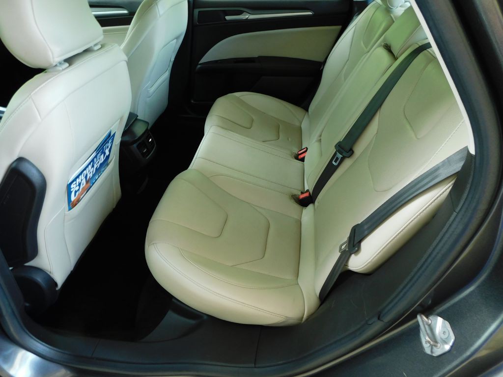 2016 Ford Fusion Image 23