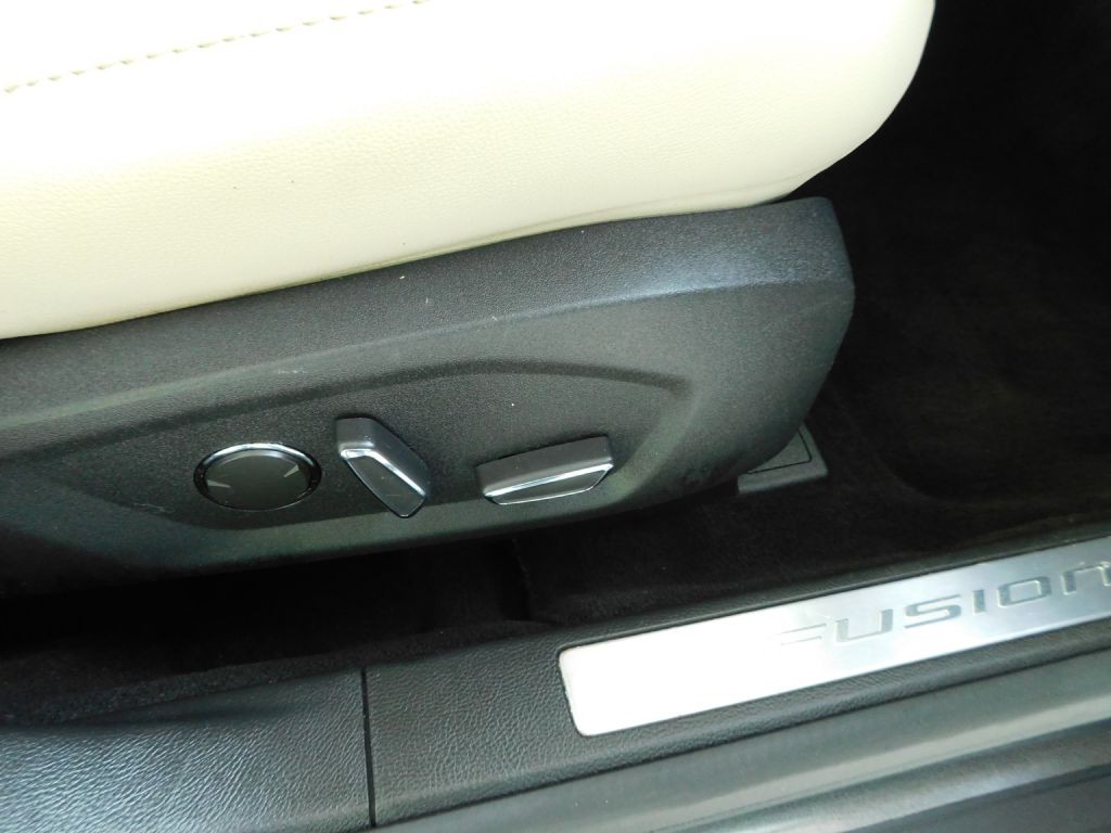 2016 Ford Fusion Image 30
