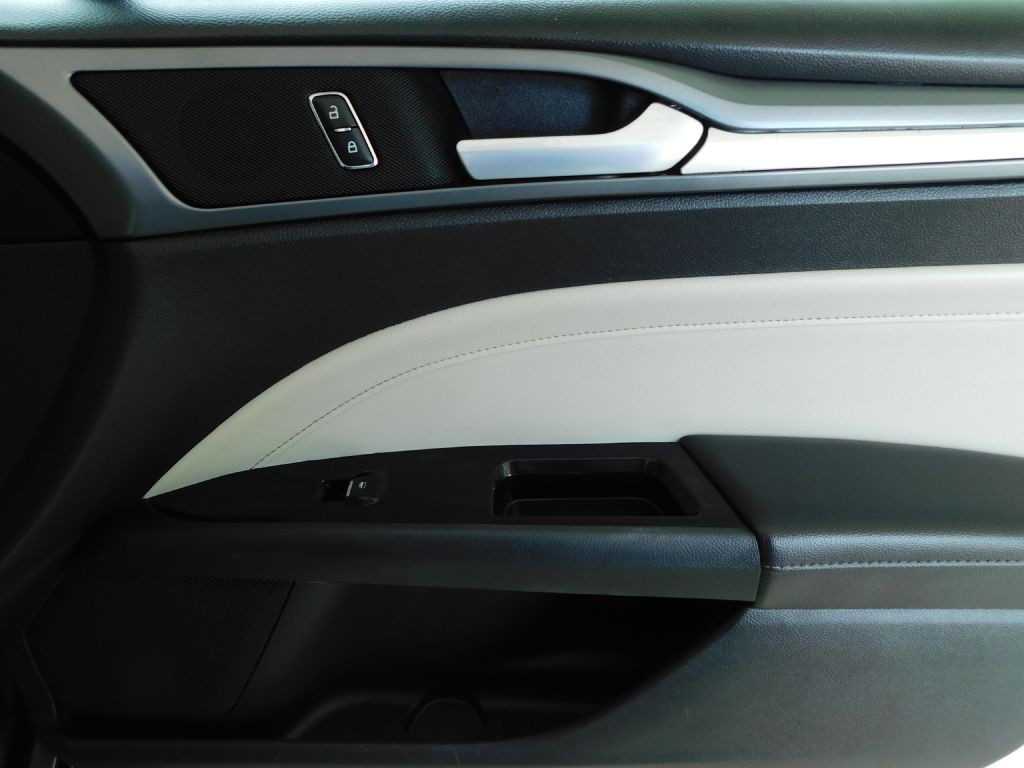 2016 Ford Fusion Image 31