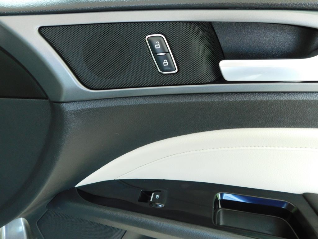 2016 Ford Fusion Image 32