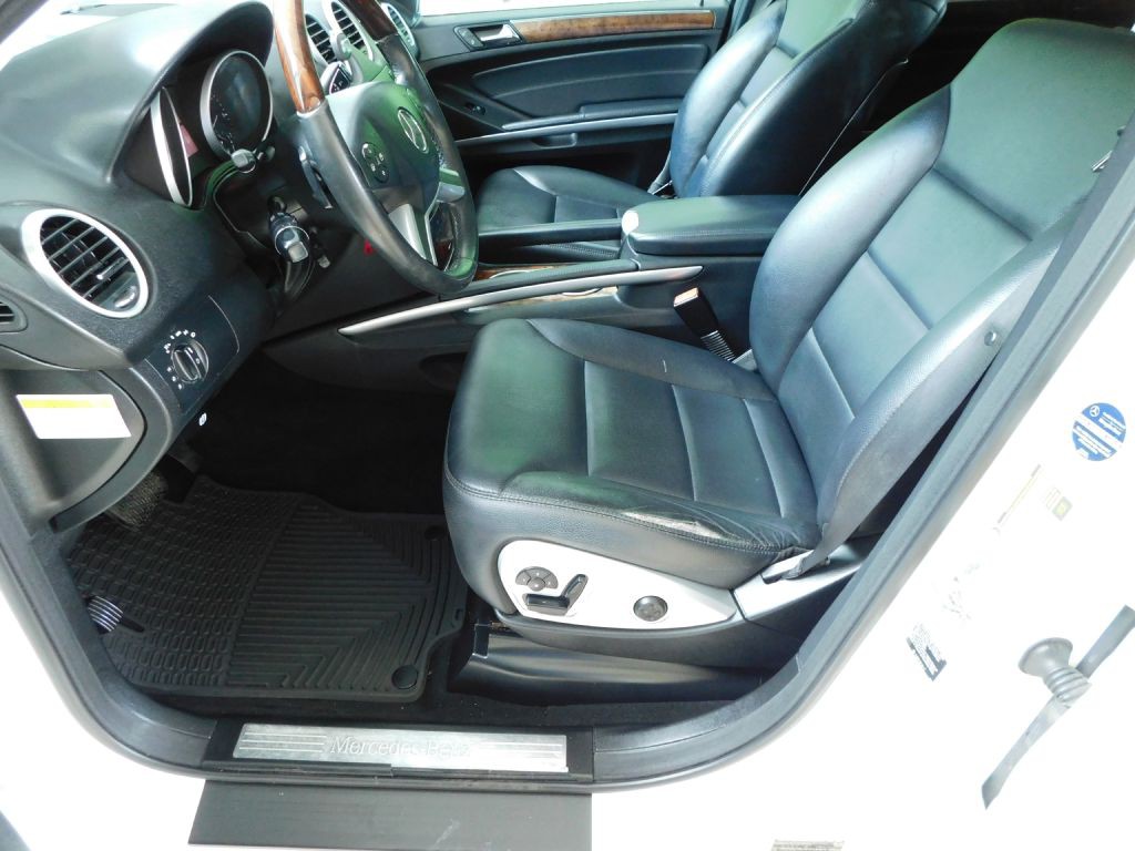 2010 Mercedes-Benz M-Class Image 8