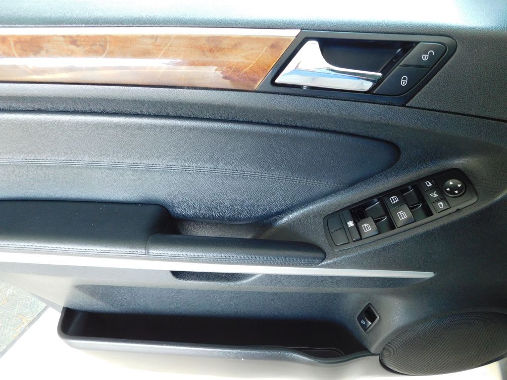 2010 Mercedes-Benz M-Class Image 23