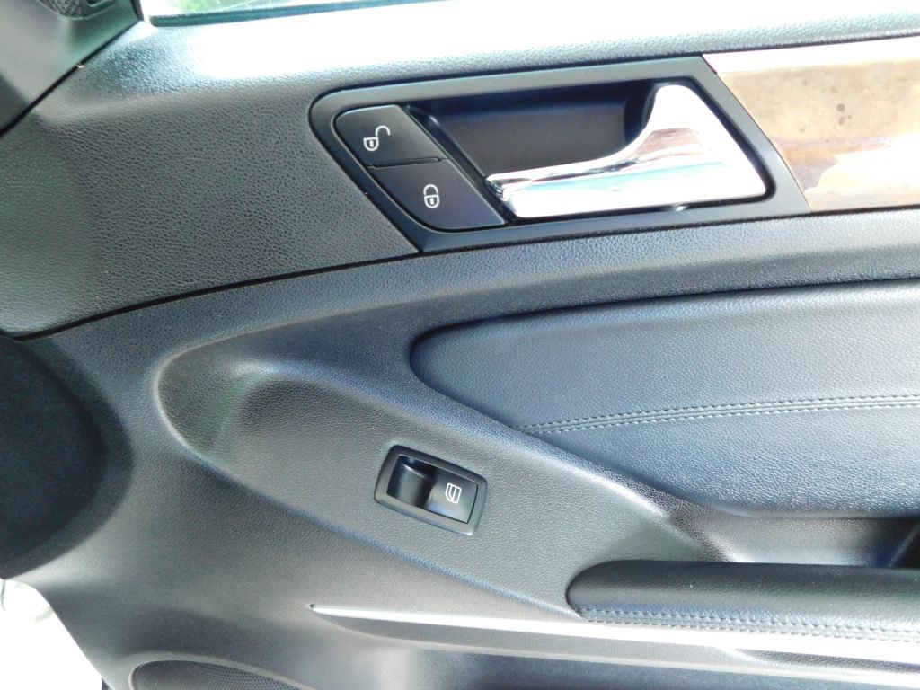 2010 Mercedes-Benz M-Class Image 35