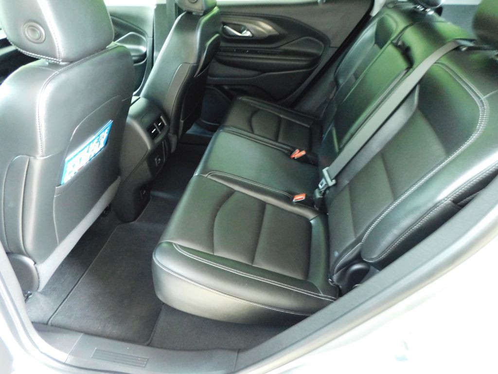 2023 GMC Terrain Image 24