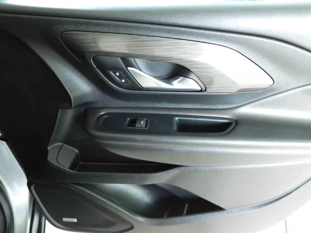 2023 GMC Terrain Image 32