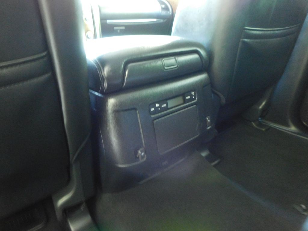2018 Nissan Armada Image 26