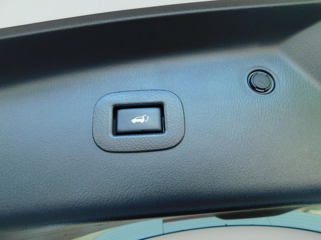 2018 Nissan Armada Image 32
