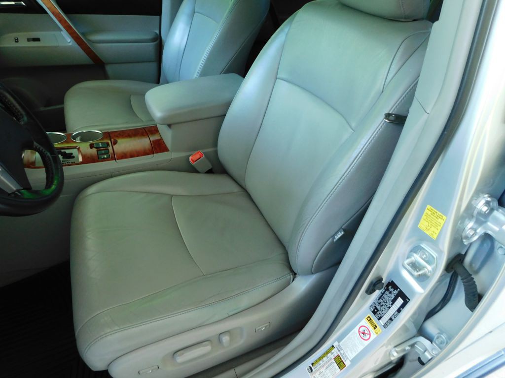 2010 Toyota Highlander Image 8