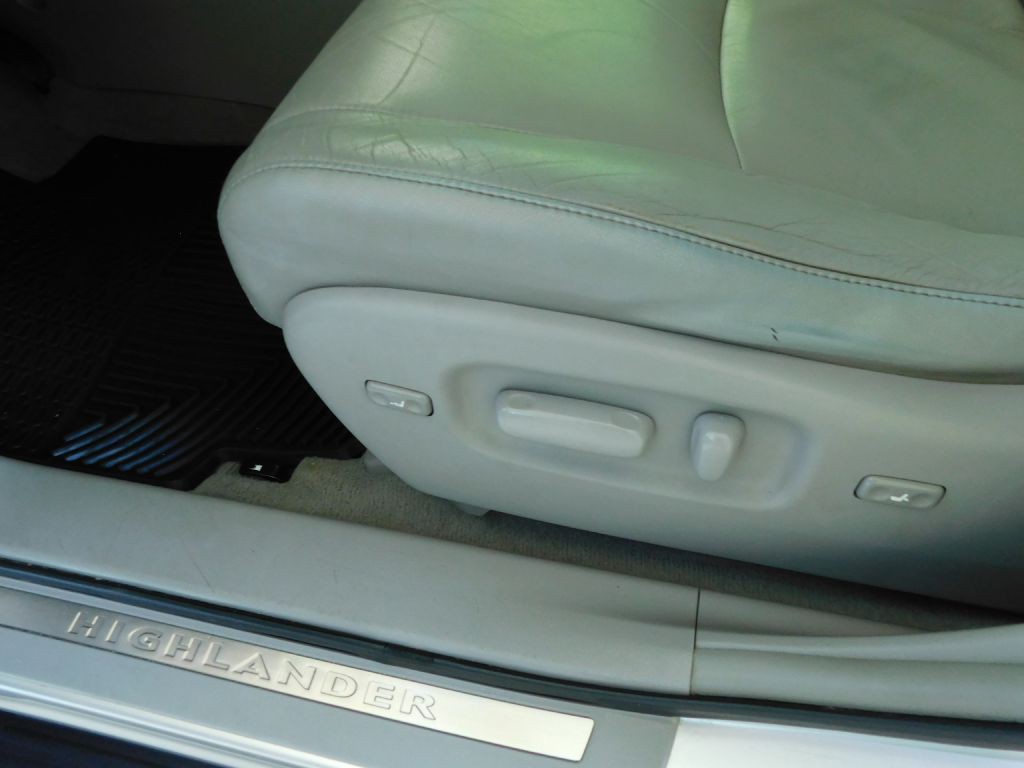 2010 Toyota Highlander Image 9