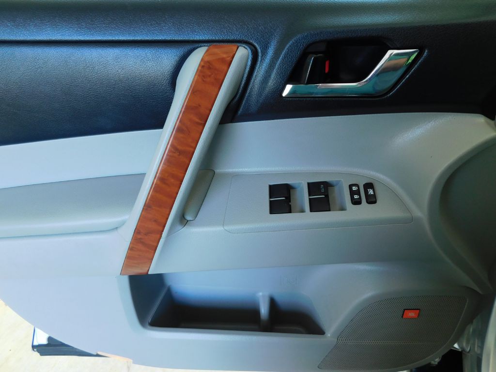 2010 Toyota Highlander Image 22