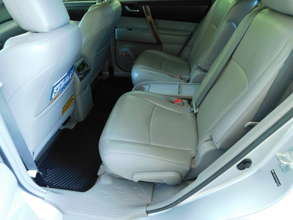 2010 Toyota Highlander Image 24