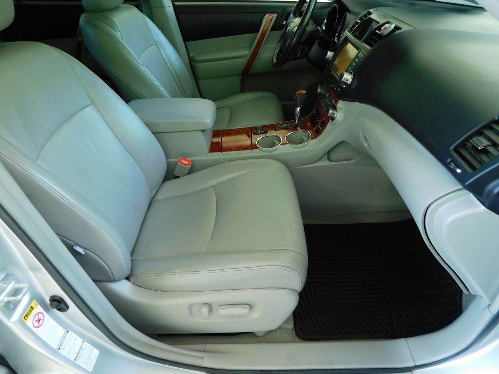 2010 Toyota Highlander Image 34