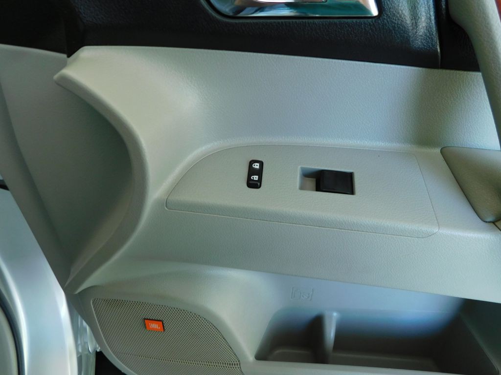 2010 Toyota Highlander Image 38
