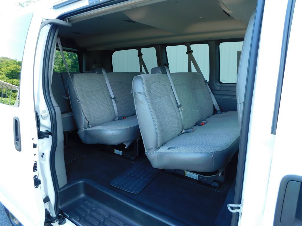 2020 Chevrolet Express Image 23
