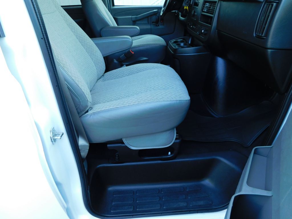 2020 Chevrolet Express Image 24