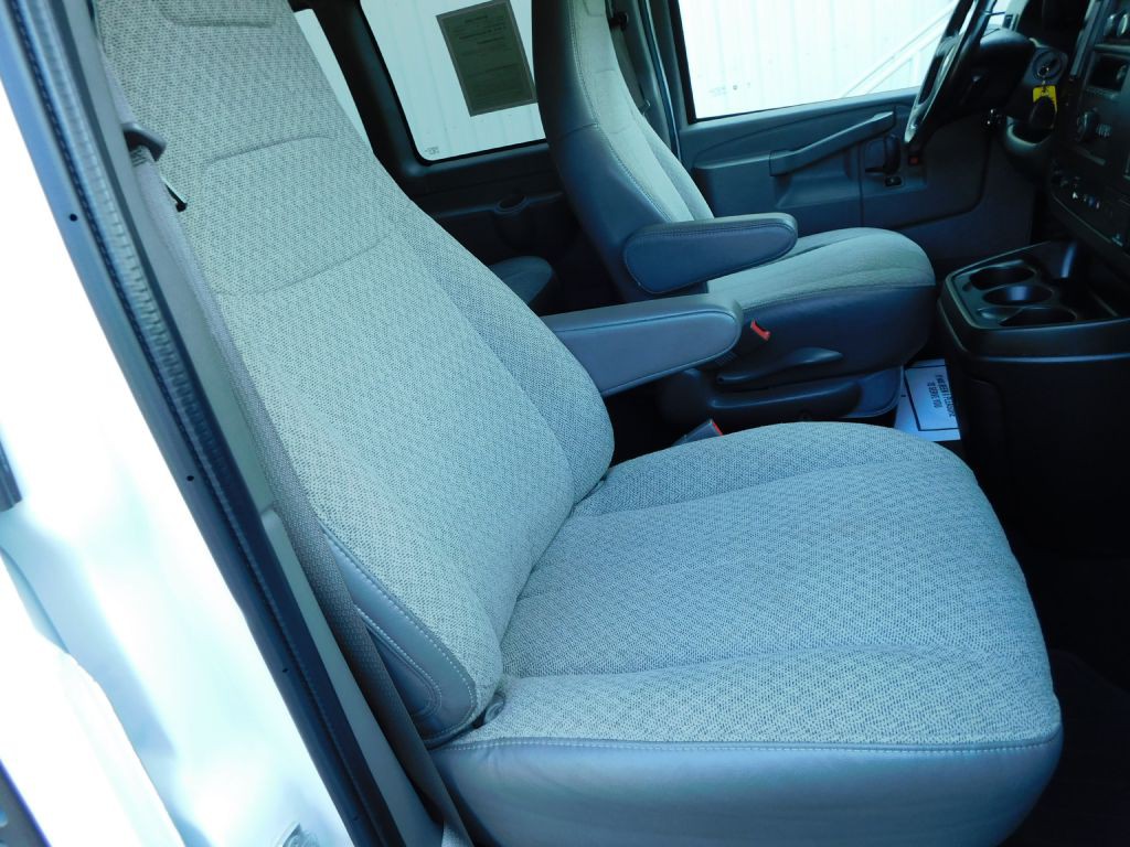2020 Chevrolet Express Image 25