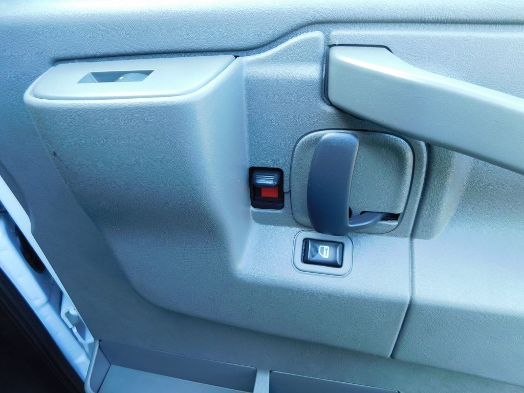 2020 Chevrolet Express Image 27