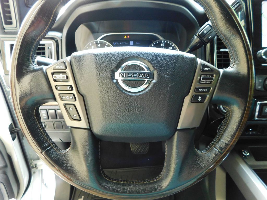 2021 Nissan Titan Image 12