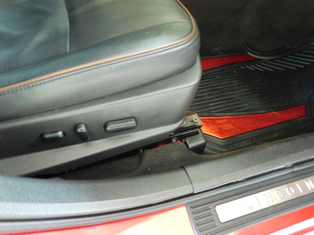 2011 Lincoln MKZ Image 28
