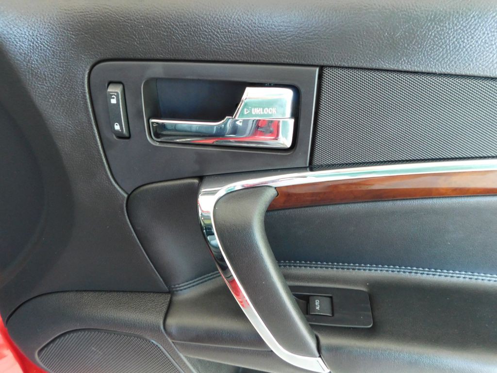2011 Lincoln MKZ Image 30
