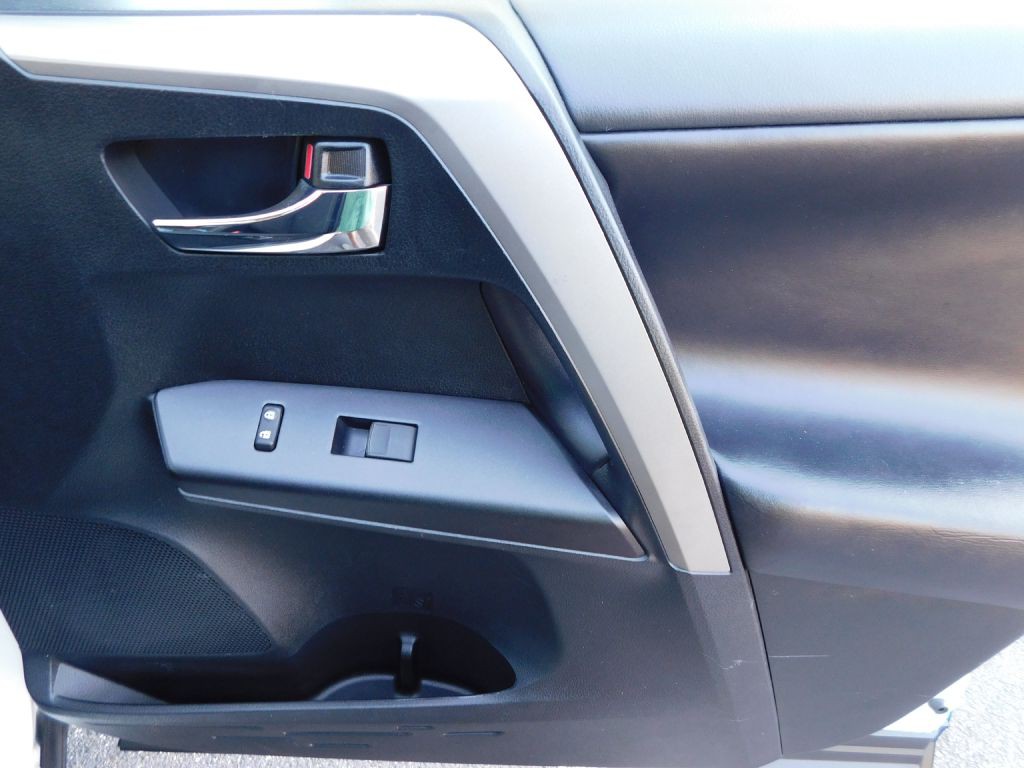 2018 Toyota Rav4 Image 32
