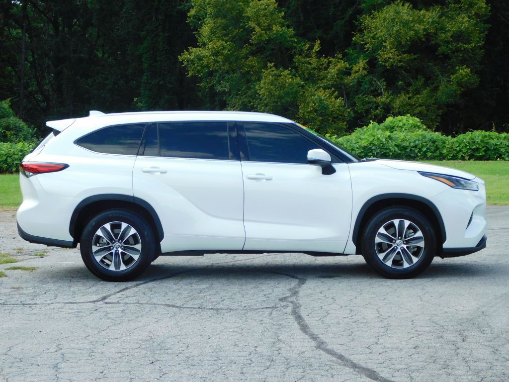 2021 Toyota Highlander Image 3