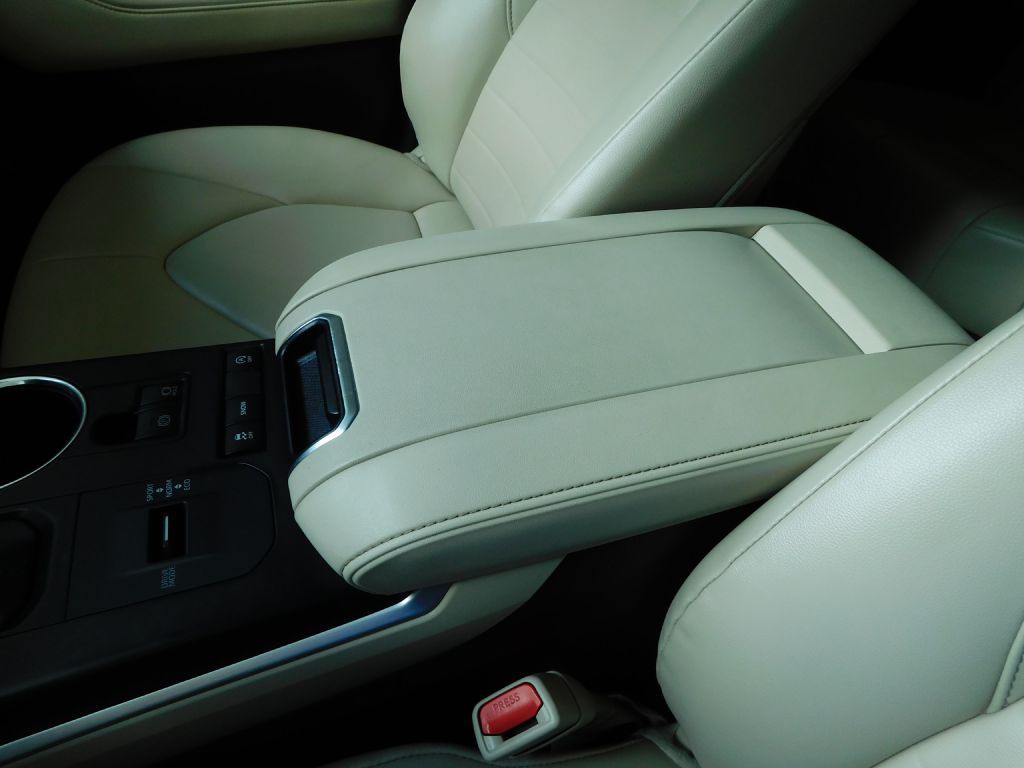 2021 Toyota Highlander Image 17