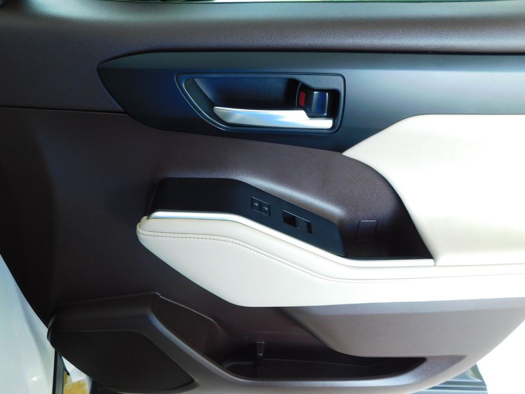 2021 Toyota Highlander Image 37