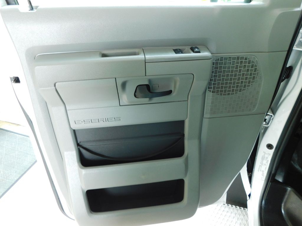 2014 Ford Econoline Image 19
