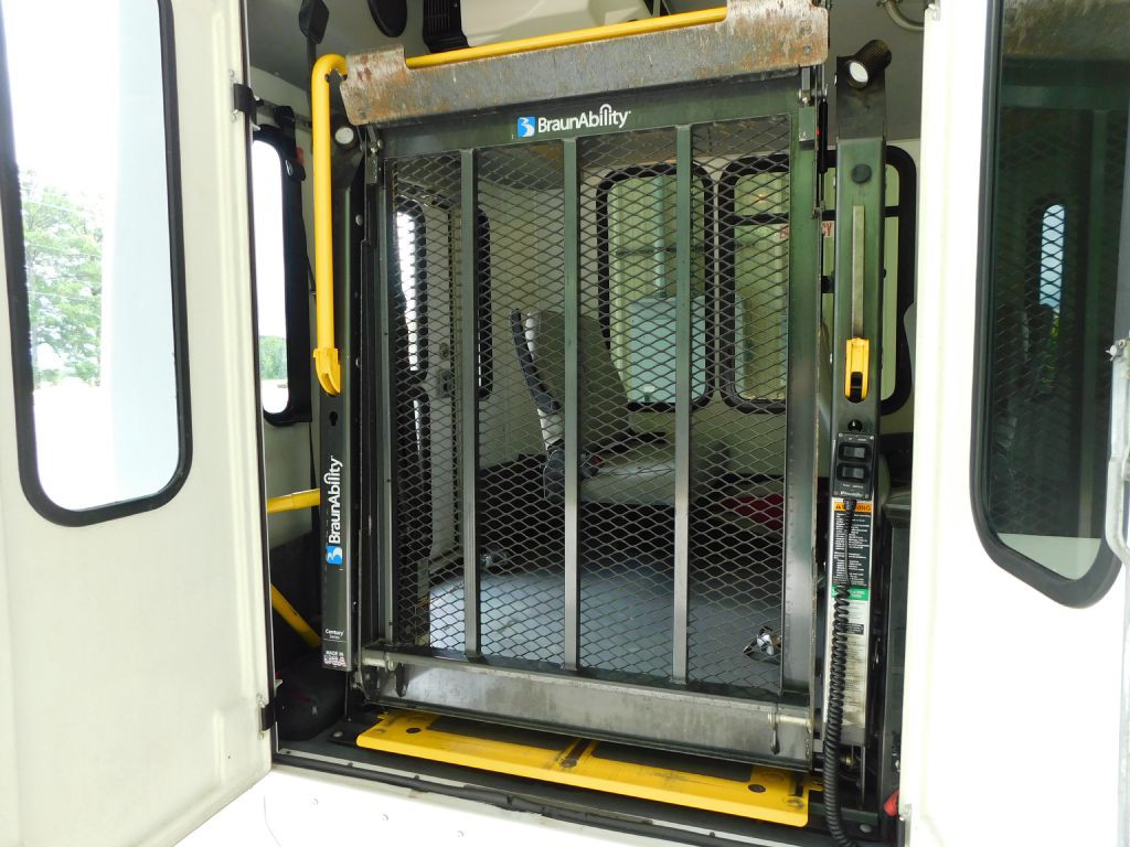 2014 Ford Econoline Image 22