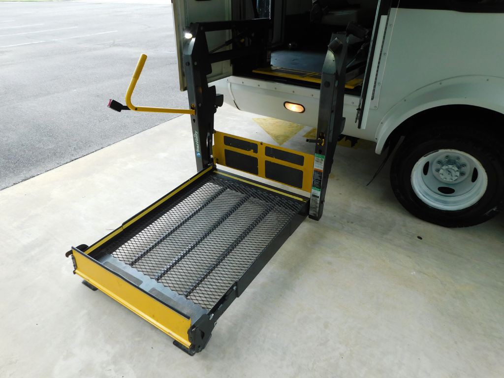 2014 Ford Econoline Image 24