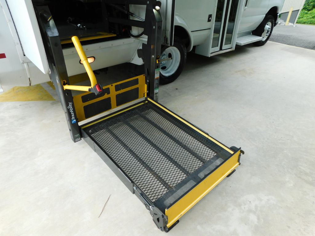 2014 Ford Econoline Image 25