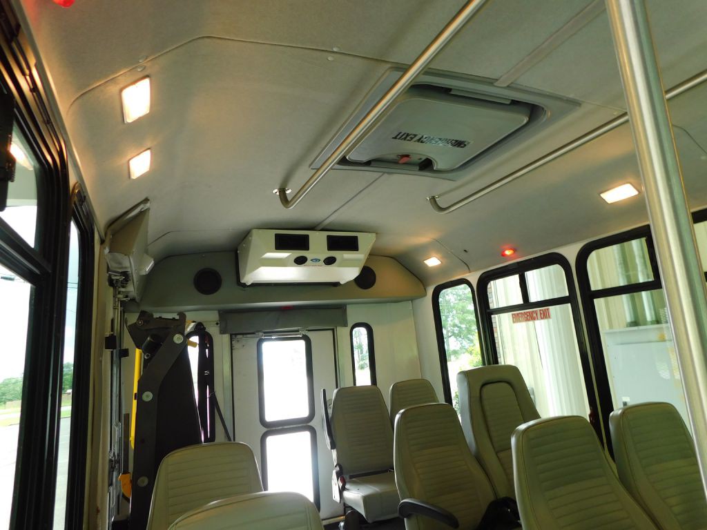 2014 Ford Econoline Image 28