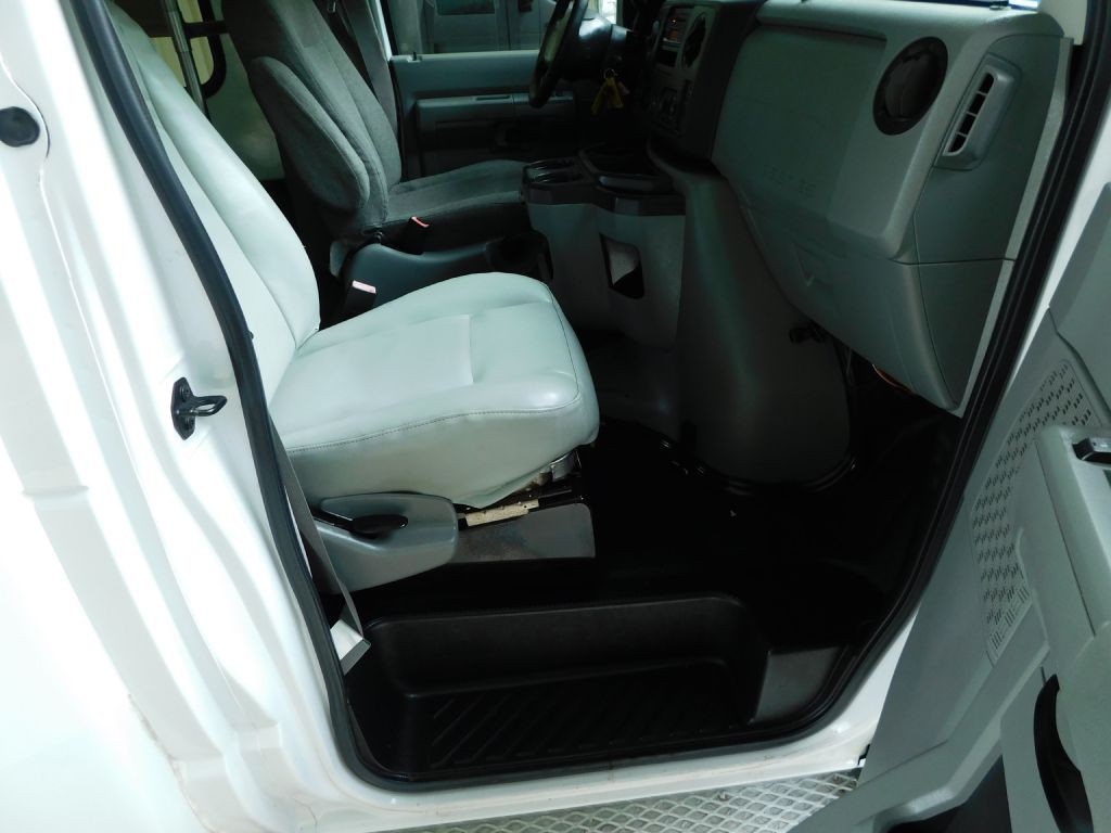2014 Ford Econoline Image 31