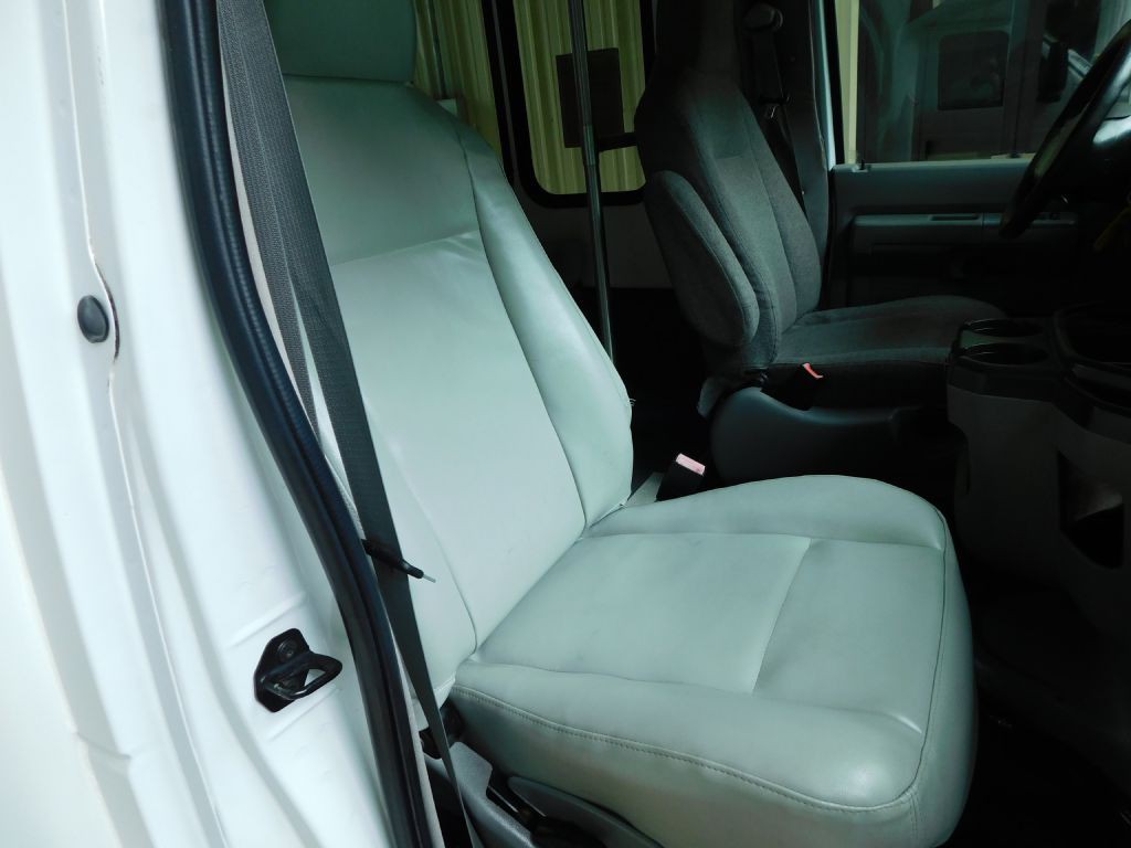 2014 Ford Econoline Image 32