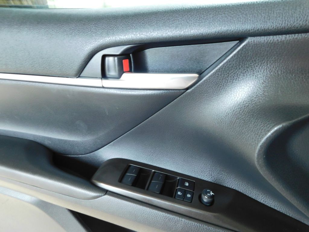 2021 Toyota Camry Image 21