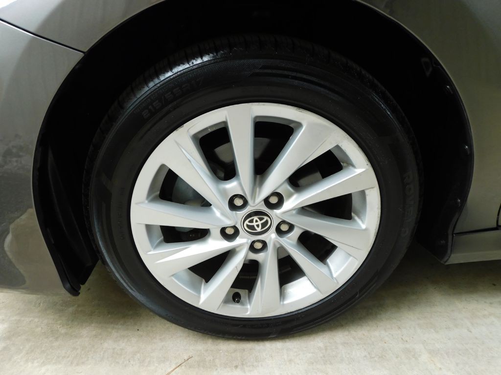 2021 Toyota Camry Image 32