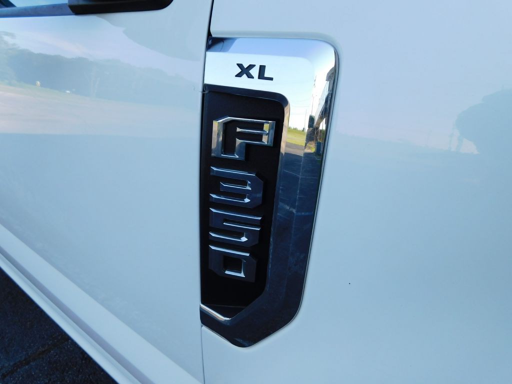 2017 Ford F-350 Image 39