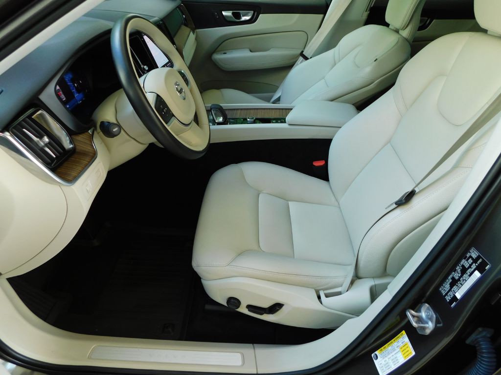 2022 Volvo XC60 Image 8