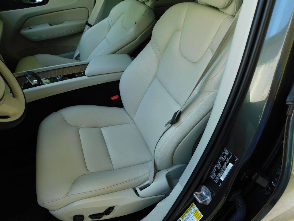 2022 Volvo XC60 Image 9
