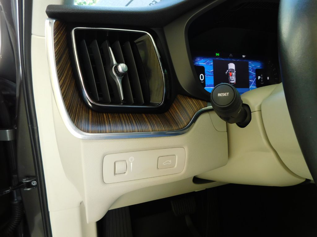 2022 Volvo XC60 Image 13