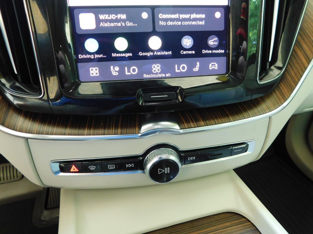 2022 Volvo XC60 Image 17