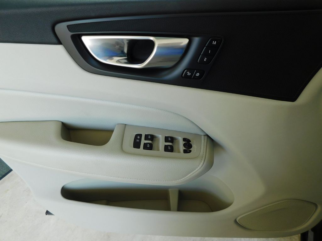 2022 Volvo XC60 Image 25