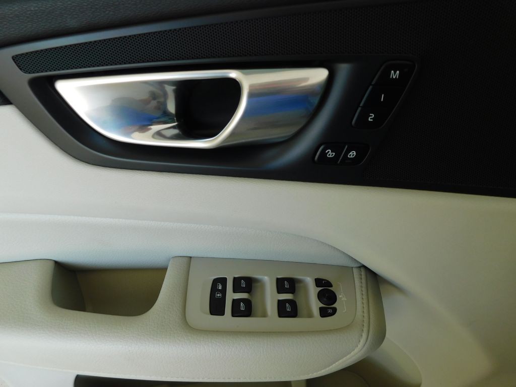 2022 Volvo XC60 Image 26