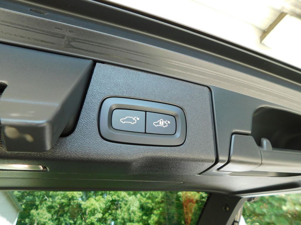 2022 Volvo XC60 Image 32