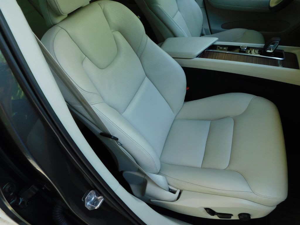 2022 Volvo XC60 Image 36