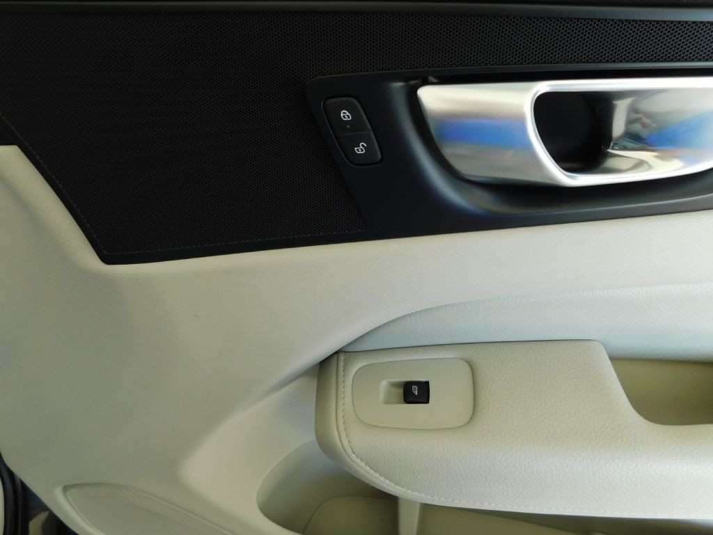 2022 Volvo XC60 Image 39