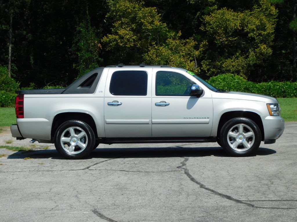 2008 Chevrolet Avalanche Image 4