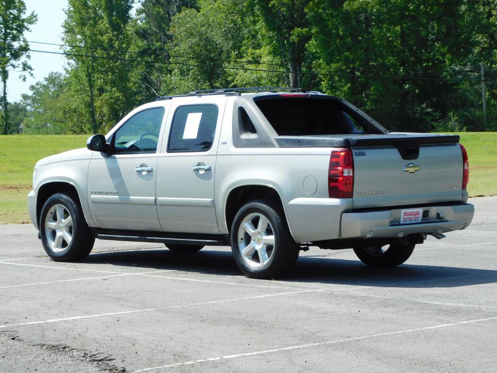 2008 Chevrolet Avalanche Image 6