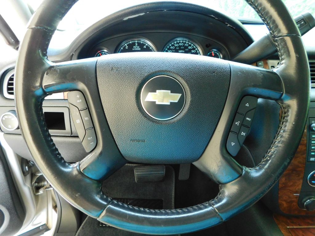 2008 Chevrolet Avalanche Image 12